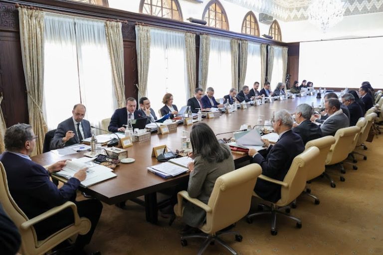 الدخول السياسي: تحديات مطروحة أمام الحكومة