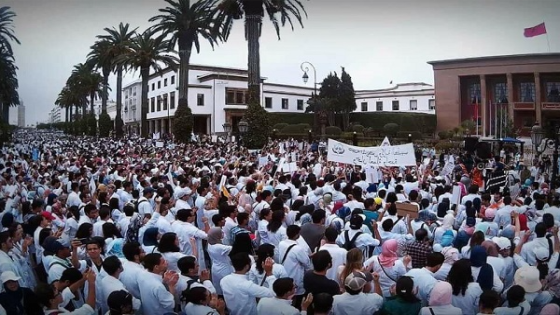 عودة طلبة الطب والصيدلة إلى المدرجات بعد انقطاع عن الدراسة لمدة تزيد عن عشرة أشهر