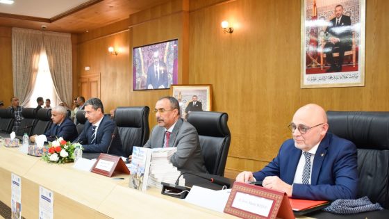 جان ماري هيدت يوقع بالداخلة كتاب حول “الصحراء المغربية، أرض النور والمستقبل”