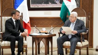 فرنسا تلوّح بالاعتراف بدولة فلسطين رغم الهجوم الإسرائيلي على ماكرون