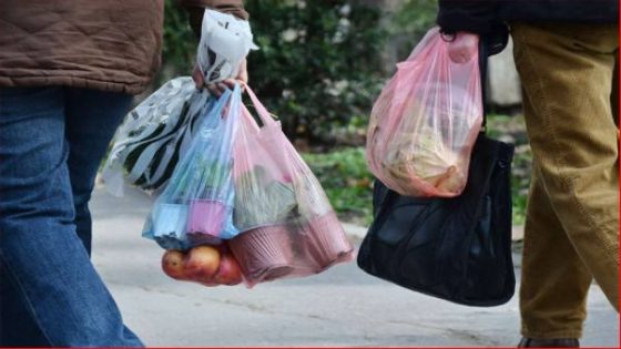 رغم حملات المنع والتوعية… البلاستيك يعود إلى الواجهة ويدق ناقوس الخطر البيئي