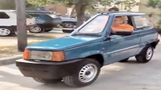 أنحف سيارة في العالم.. فيات باندا 1993 تتحول إلى تحفة فنية استثنائية