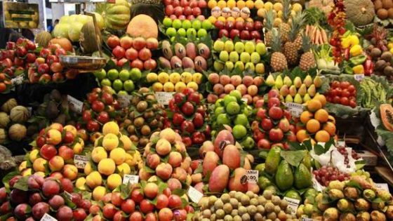 ارتفاع صاروخي في أسعار الفواكه الموسمية.. والمعامل الغذائية في قفص الاتهام
