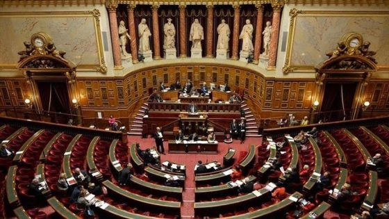 فرنسا: البرلمان يناقش مشروع قانون لإلغاء امتيازات الجزائريين في الدخول والإقامة