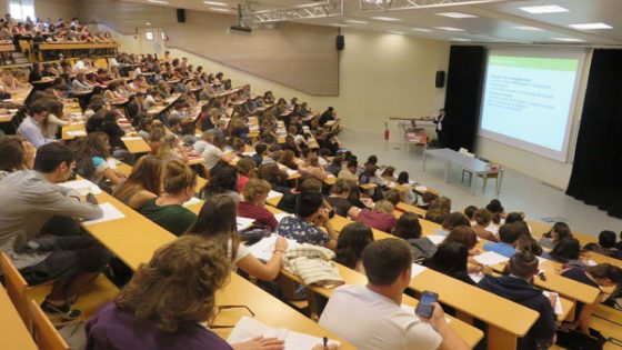 جدل واسع بعد قرار وزير التعليم العالي فرض رسوم على الموظفين المسجلين بالماستر والدكتوراه