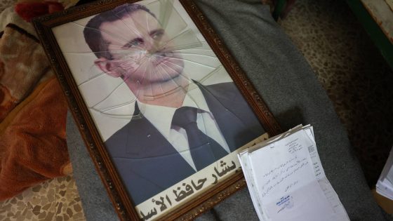 عام على سقوط نظام الأسد.. رموز القمع السوري يعيشون في ترف بعيداً عن العدالة