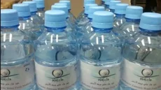 السعودية تحدد ضوابط جديدة لشحن مياه زمزم مع المعتمرين المغادرين