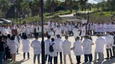 طلبة الطب وطب الأسنان والصيدلة بين ارتباك الإصلاح وغموض مباراة الإقامة
