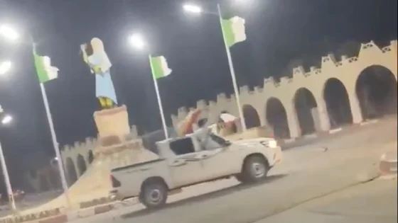 أعلام أزواد في قلب الجنوب الجزائري.. مشاهد تثير التساؤلات وتنعش الجدل حول قضايا الهوية وتقرير المصير