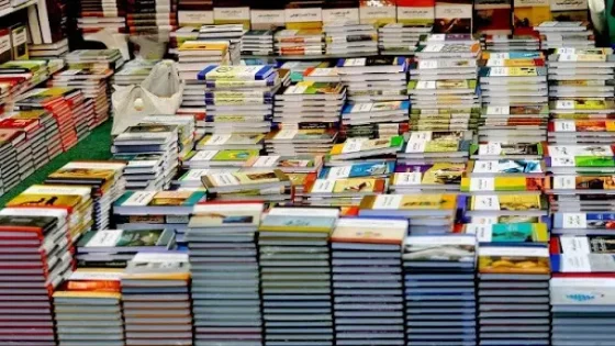الكتاب المدرسي رهينة المصالح… من يحمي الأسر المغربية من فوضى السوق؟