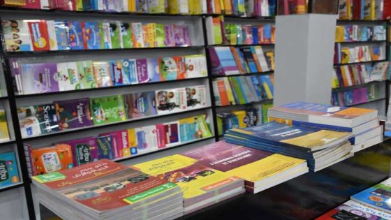 “مدارس الريادة” تشعل غضب الكتبيين..