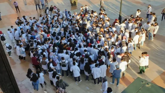 طلبة الطب يلوّحون بالعودة إلى الاحتجاج..