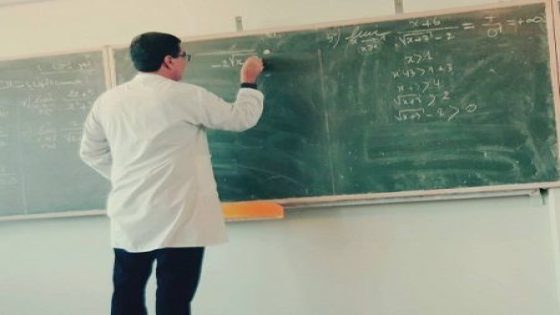 الأستاذ المرجعي.. قرار تربوي في آخر لحظات الولاية الحكومية يفتح النار على وزارة التعليم