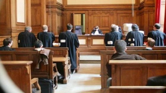بعد أشهر من الشلل.. المحامون يعودون إلى المحاكم وملفات المتقاضين تنتظر فك الاختناق